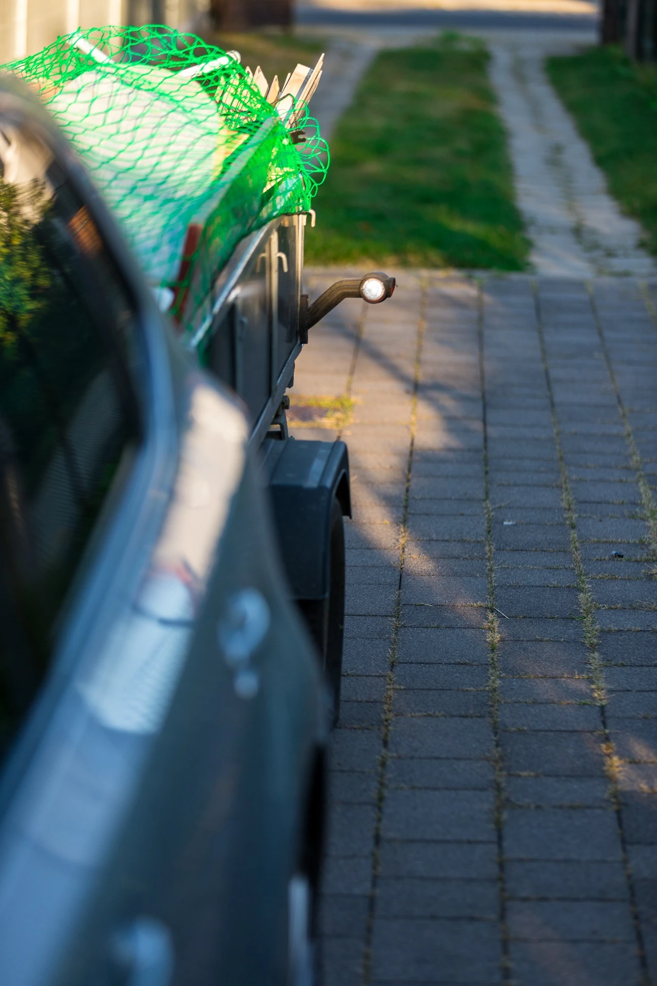 Boczna lampa obrysowa przyczepy S-250 poprawiająca widoczność zestawu