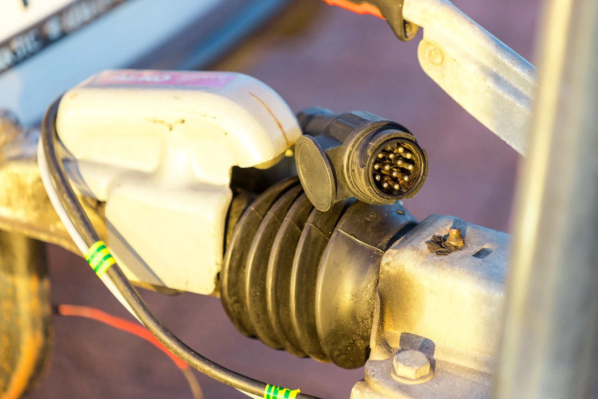 Wtyczka 13 PIN instalacji elektrycznej przyczepy S-500