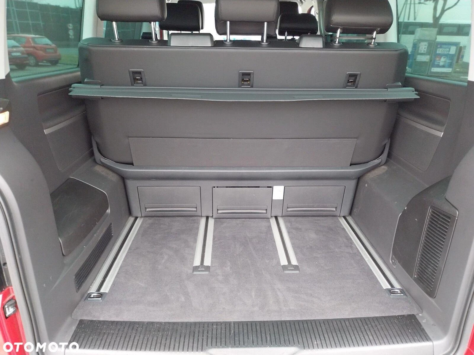 Przestrzeń bagażowa siedmioosobowego Volkswagena Multivana 4Motion