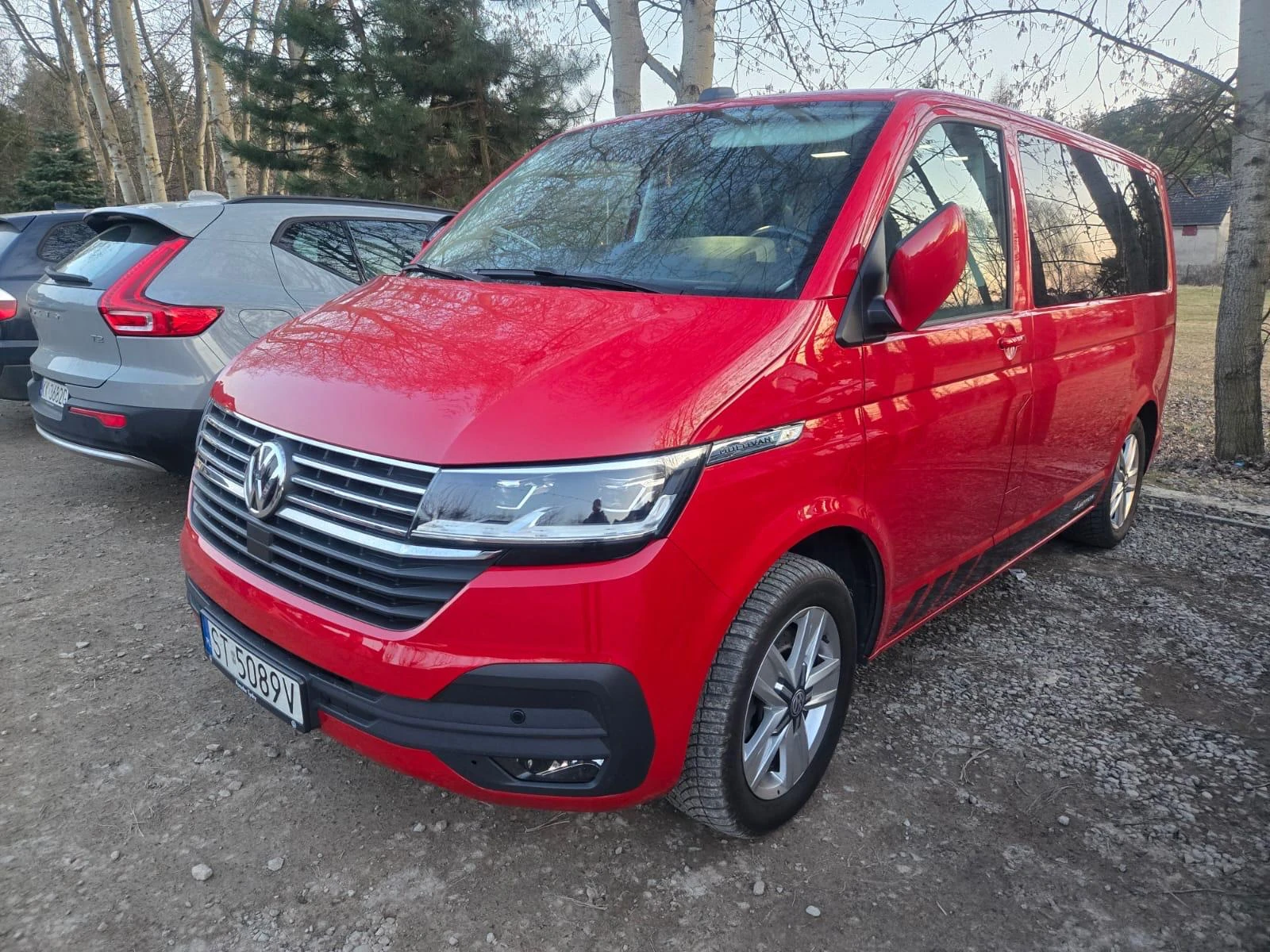 Volkswagen Multivan 4Motion – widok z przodu i lewego boku