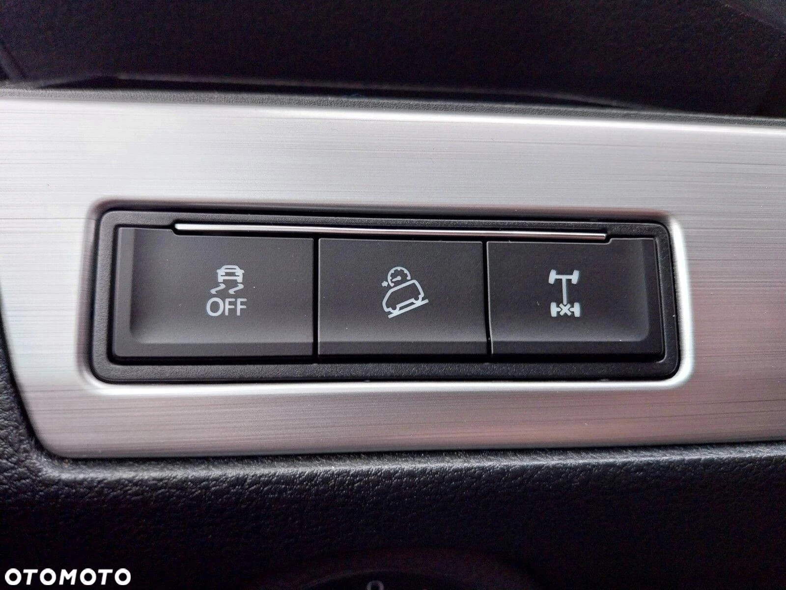 Przycisk blokady tylnego mechanizmu różnicowego w Volkswagenie Multivanie 4Motion